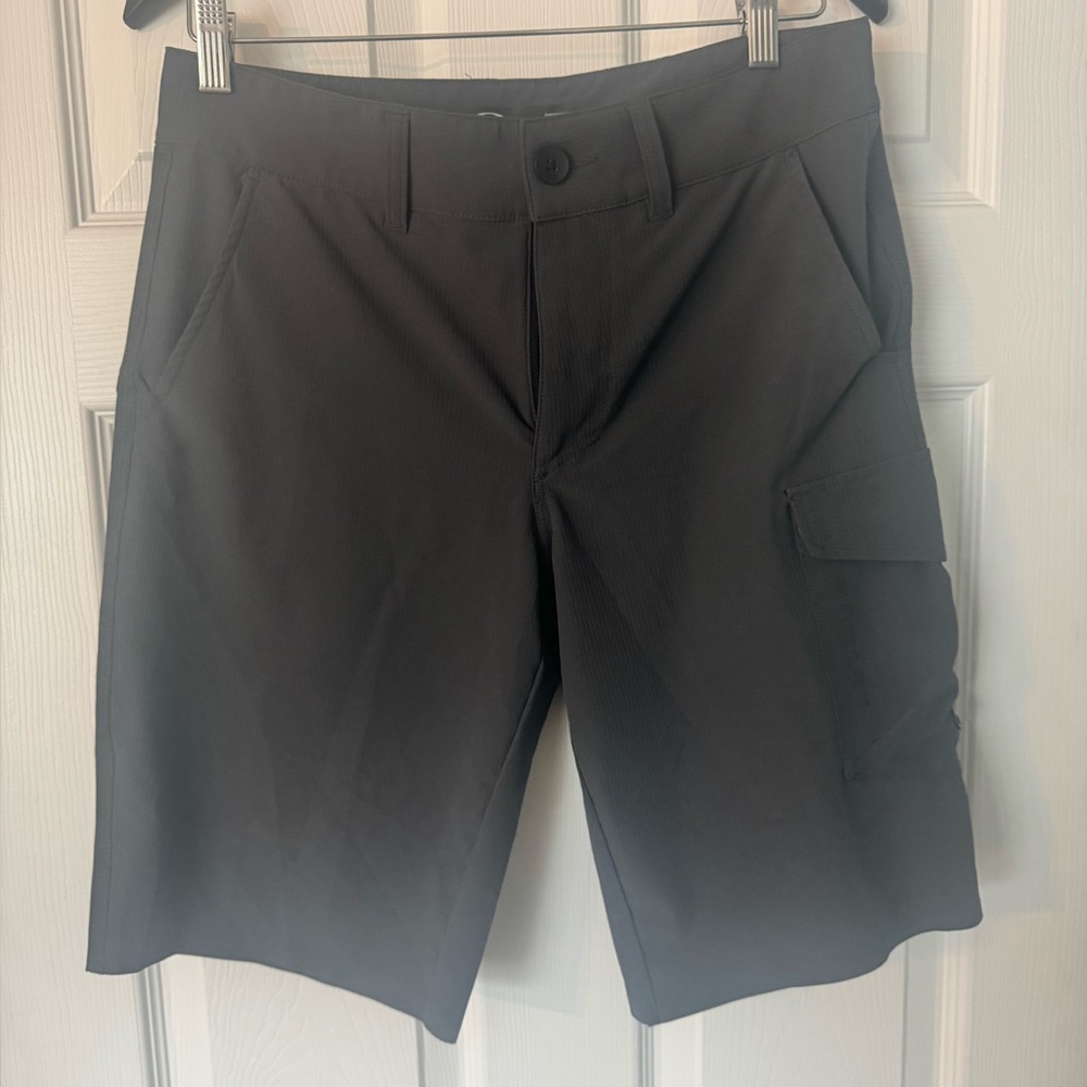 Oakley men’s performance shorts size 30